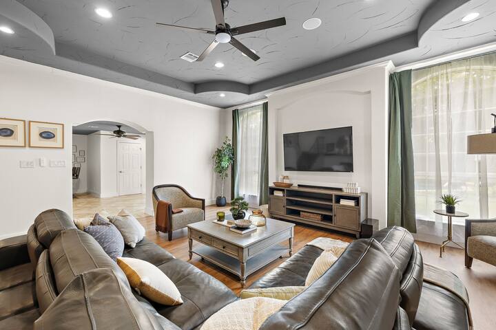 Central Austin Retreat w/ Pool gallery image 2