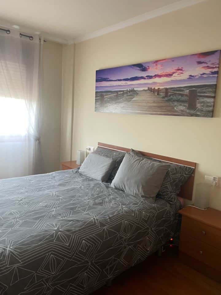 Chambre parentale, lit de 150x 200 cm.