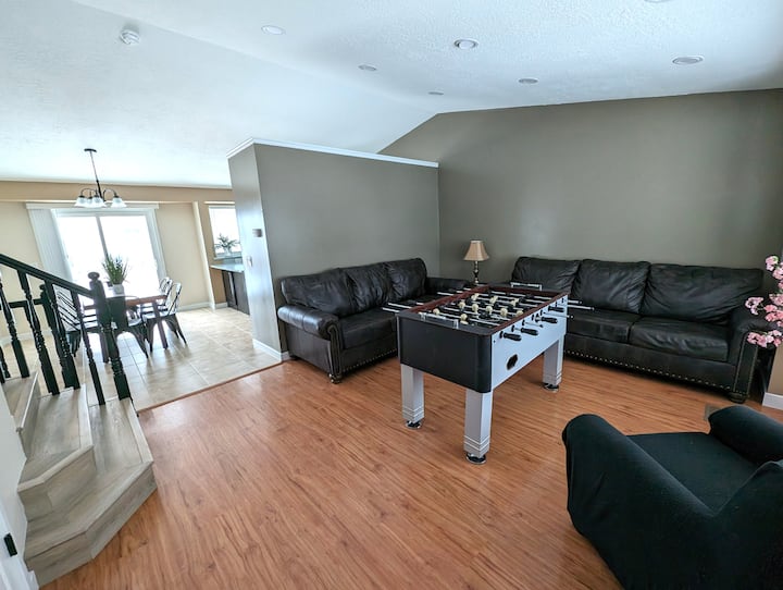 Cute Spacious Home - SeaQuest Utah, Layton