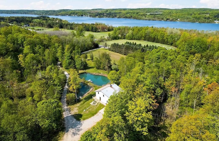 HotTub/FirePit/Fishing/Ponds/AC/Near LakeLeelanau