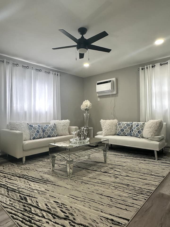 Stylish Modern Apartment - Cincinnati, OH