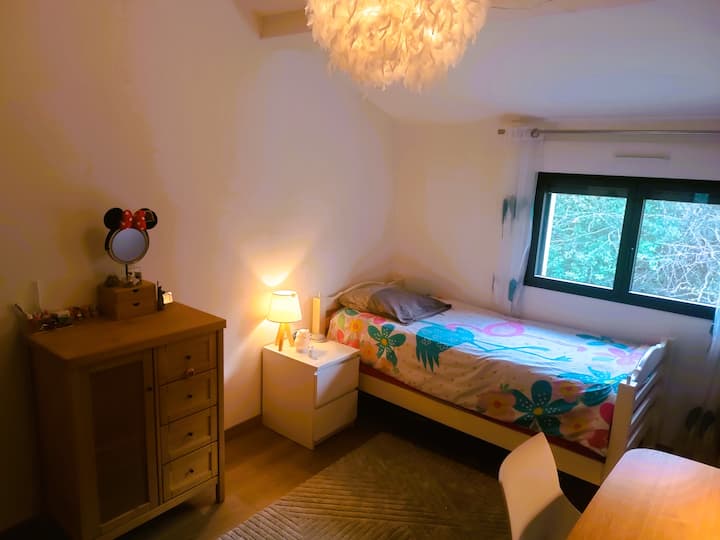 Slaapkamer 3 met bed van 90 cm voor volwassene of kind , airconditioning 