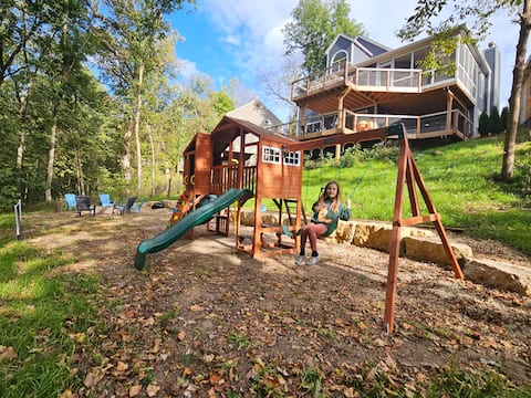 Luxurious, Newly Remodeled, 4bd home w/hot tub