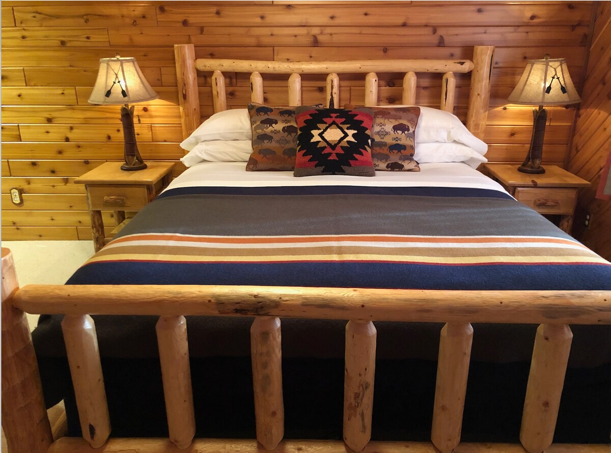 DORMITORIO TAMAÑO KING EN LA PLANTA BAJA