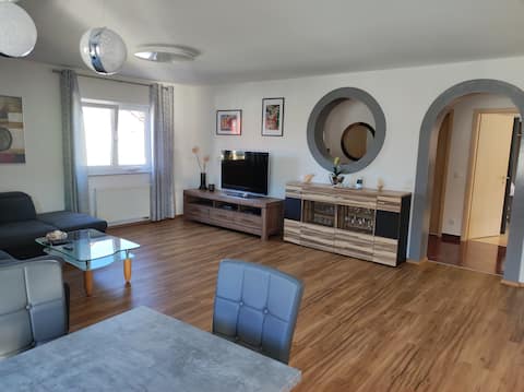 Top Airbnb: Large quiet 3-room apartment near forest in Bergstraße