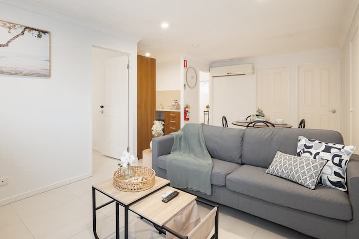 Modern Rocklea 2br | Parking & Near Shops | 216d2 - Brisbane
