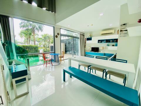 Luxury Seaside Pool Villa Duplex