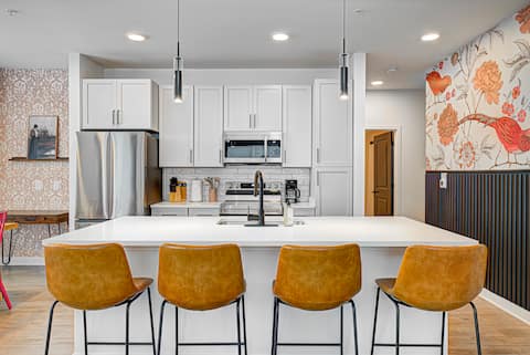 2bed/2bth - King bed - Queen bed