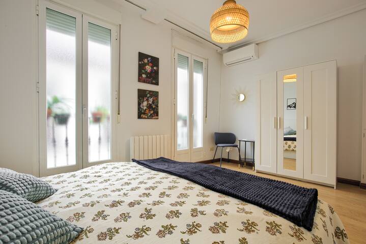 120m² 3 Bedroom, 4 Balcony gem, 10Gigabit wifi gallery image 3