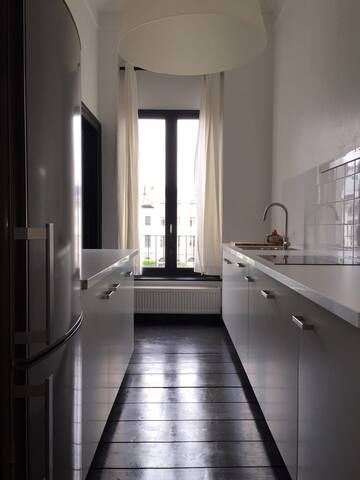 European District>Up to 8 guest gallery image 3