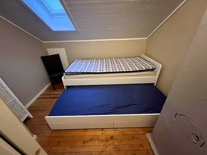 Chambre avec lit gigogne
