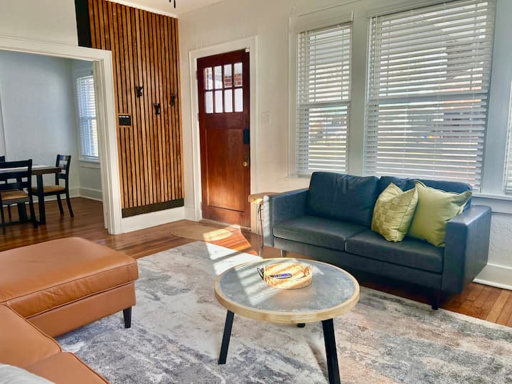 1920s 3br Hillcrest Craftsman | Antique Modern - Little Rock, AR