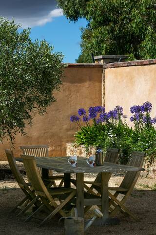 Historic Sandstone Ross Farmhouse. gallery image 3