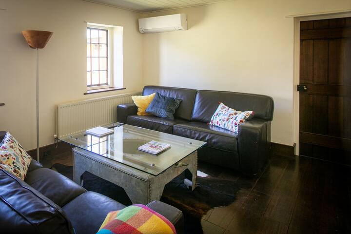 Historic Sandstone Ross Farmhouse. gallery image 2