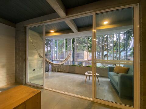 Popular Airbnb listing: Sil 201 |Balcón|Cerca Chipichape in Prados Del Norte