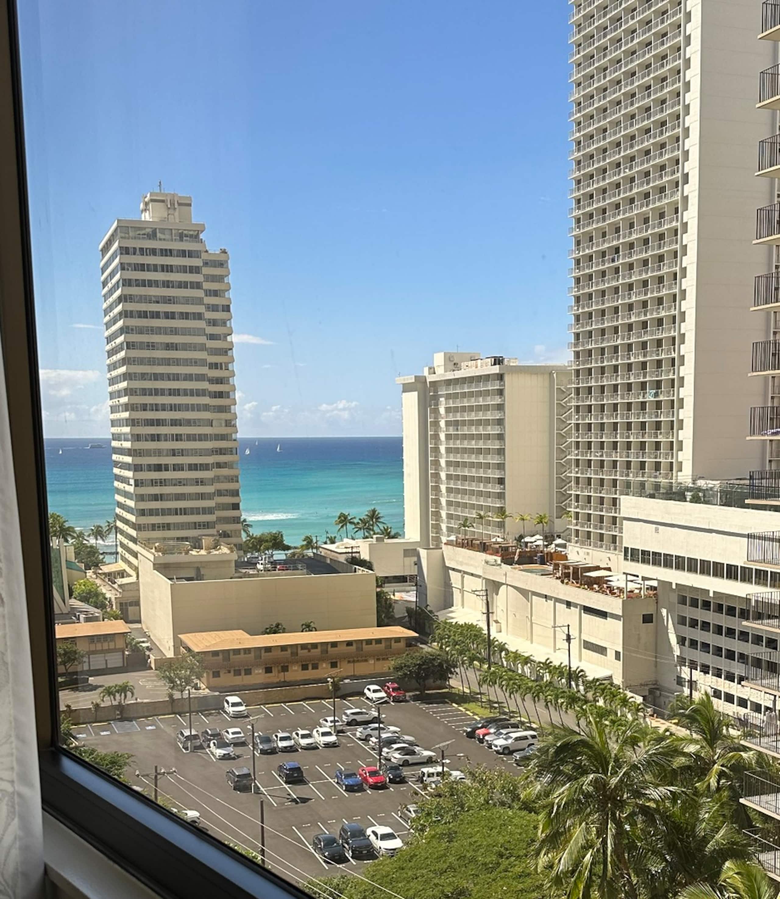 Condo in Honolulu · ★4.78 · 1 bedroom · 3 beds · 1 private bath - Image 40