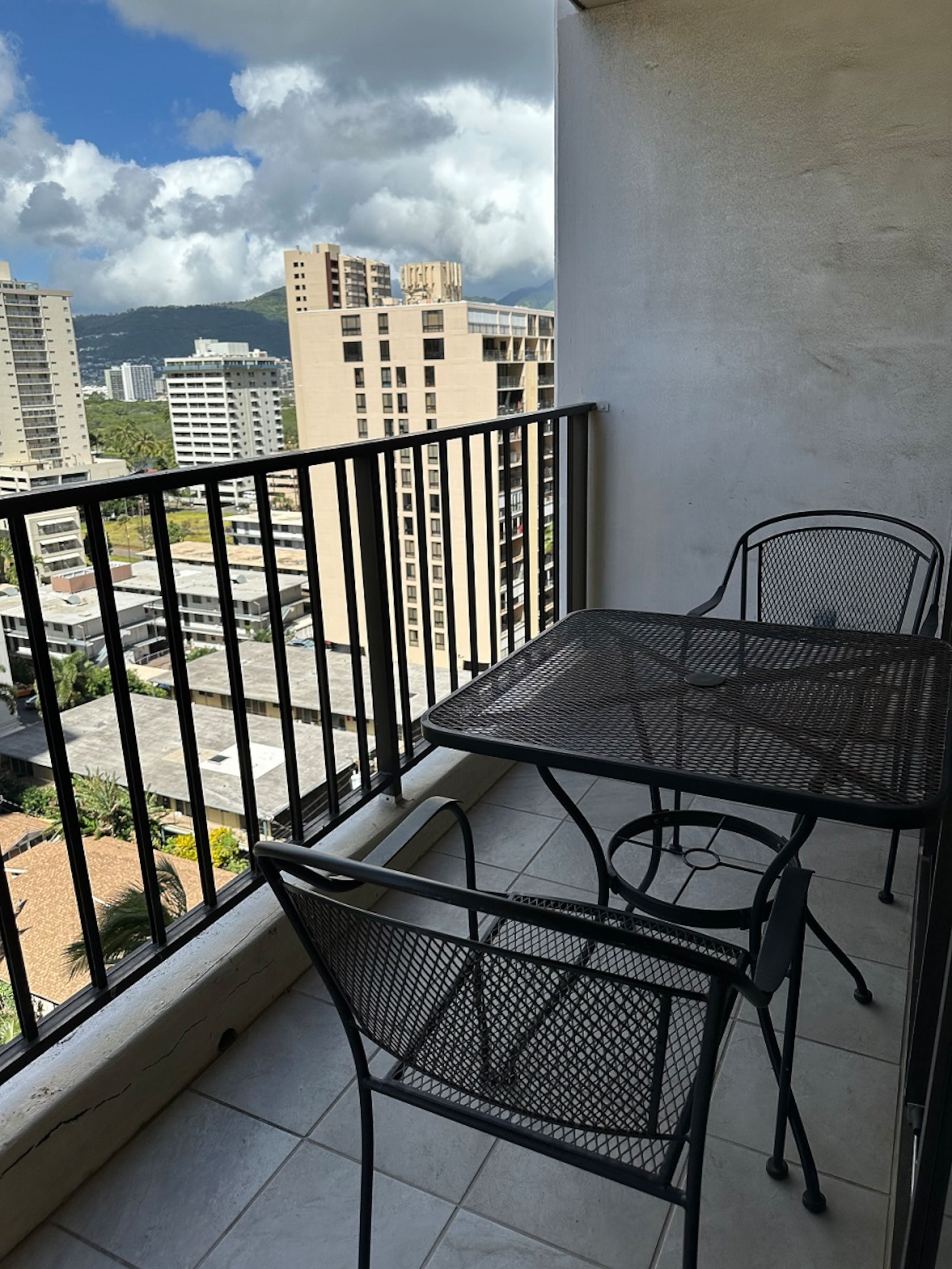 Condo in Honolulu · ★4.78 · 1 bedroom · 3 beds · 1 private bath - Image 25