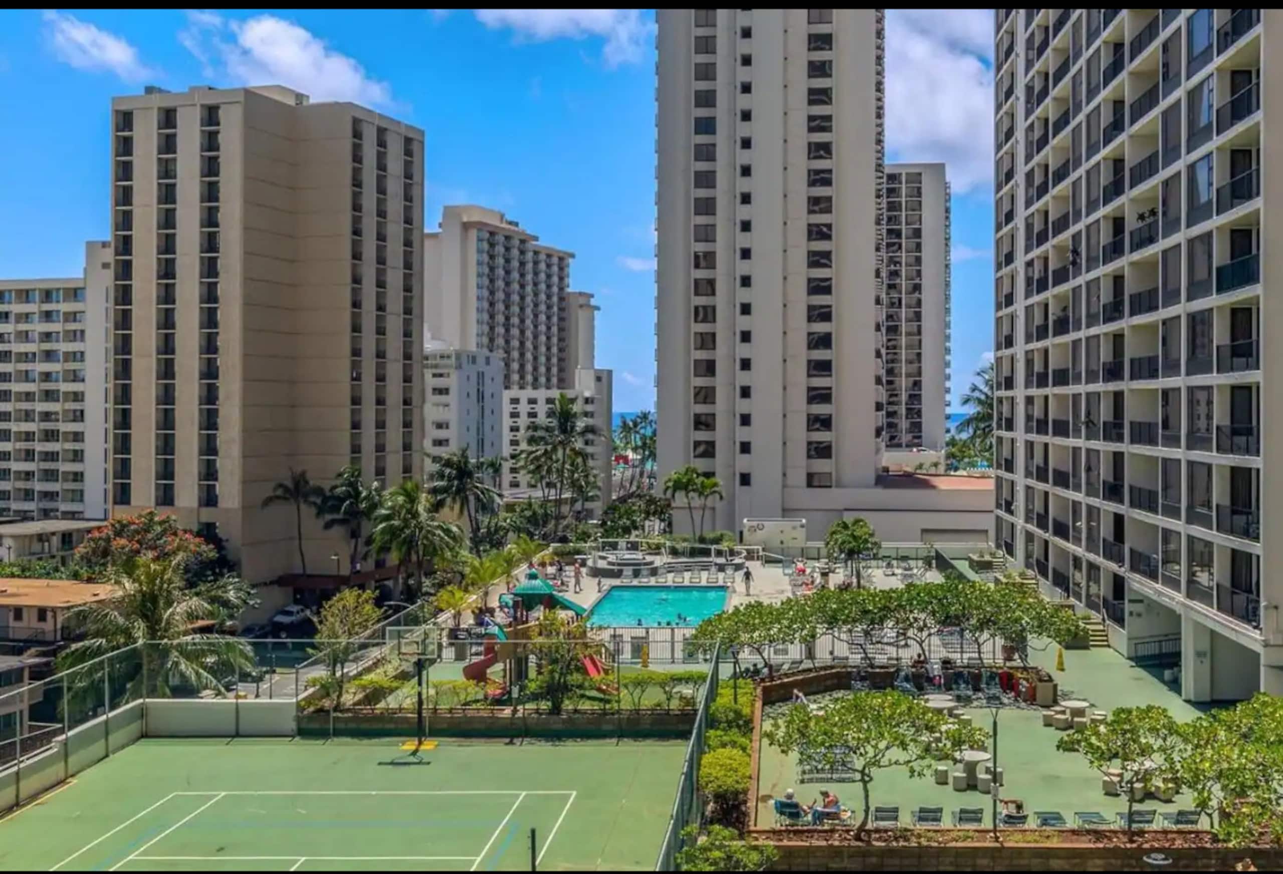 Condo in Honolulu · ★4.78 · 1 bedroom · 3 beds · 1 private bath - Image 37