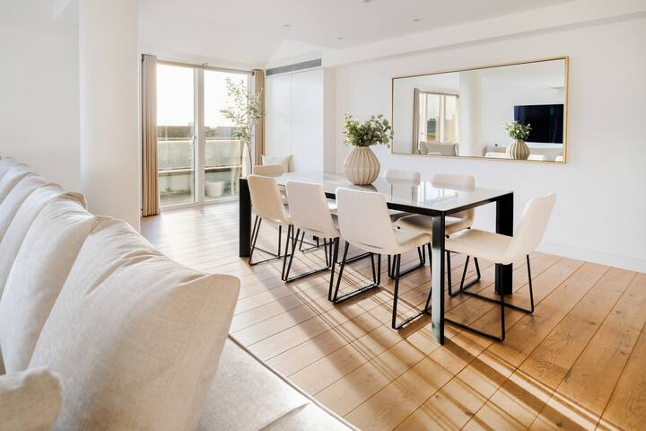 Spectacular Sky Villa views London Eye & Big Ben gallery image 3