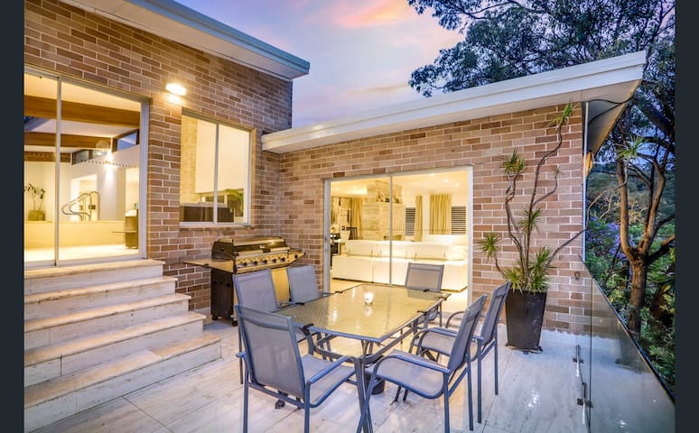 Sundowners over Pittwater gallery image 3