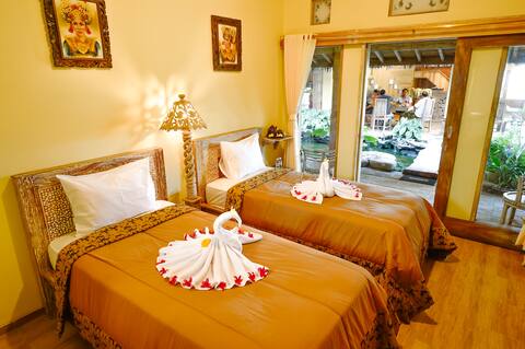 Group Vacation! 4BR Twin Beds in Karangasem
