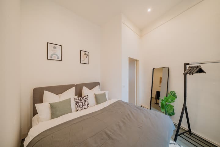 Საძინებელი 2 დიდი ზომის საწოლის ზომით