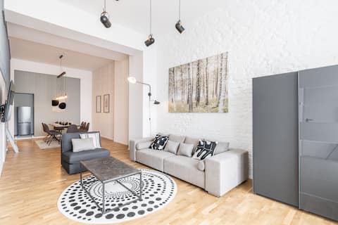 Erfolgreiche Airbnb-Immobilie: Up to 9 Guests! Priv. Parking | Ground-Floor Loft in Gesundbrunnen