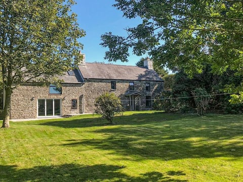 Morfa Ganol Farmhouse