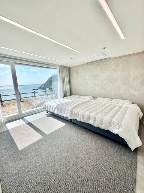 Staycoast Private beachfront, Private pension, [Cost 1st floor]