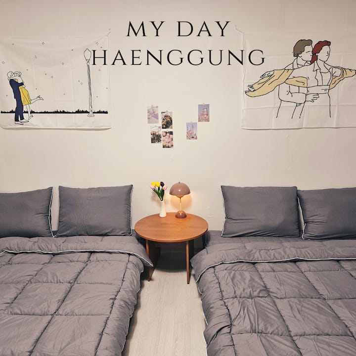 #Chambre 2 : c'est un espace calme où vous pouvez vous concentrer uniquement sur votre repos, équipé de 2 lits queen size, d'une coiffeuse, de rideaux occultants, etc.