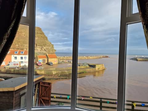 Successful Airbnb property: Old WatchHouse spacious seaviews in Hinderwell