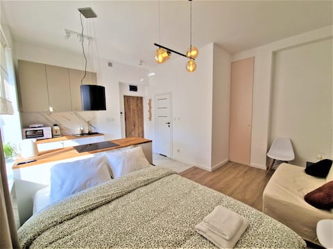 Successful Airbnb property: J&W Apart Glam Grójecka Flat in Ochota