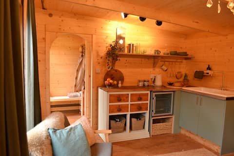 Successful Airbnb property: Appleby Cabin in Glastonbury