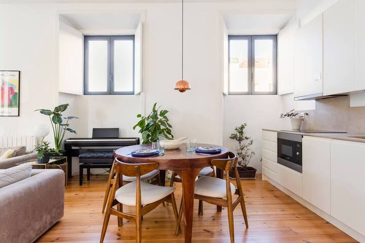 Design & bright central home w/ balcony + parking! gallery image 3