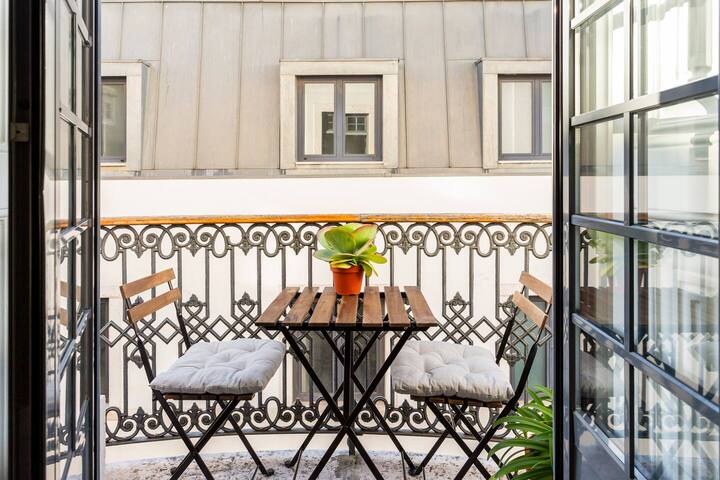 Design & bright central home w/ balcony + parking! gallery image 5