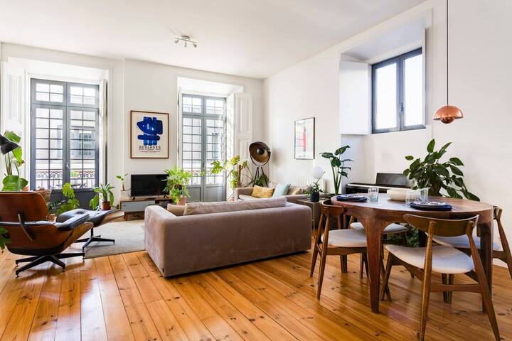 Design & bright central home w/ balcony + parking! gallery image 2