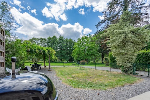 The Garden of the Old Mill (9P)