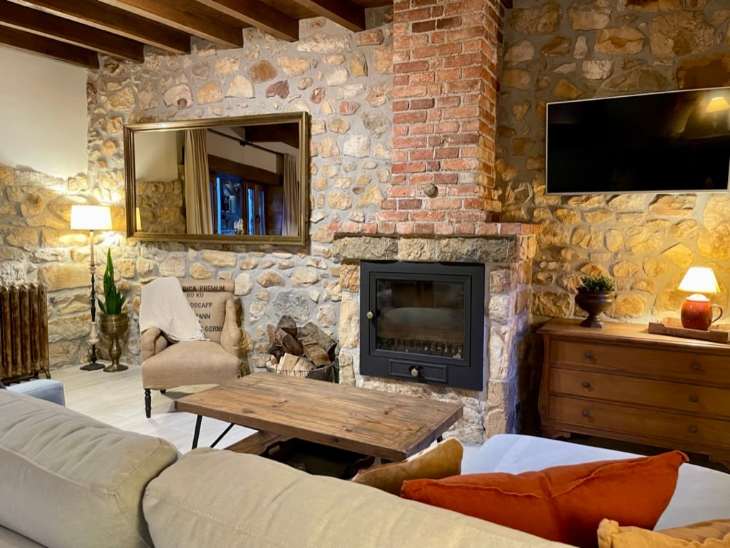 Top performing Airbnb: Picos de Europa Mountain Village Retreat, Castañeu in Cangas De Onís