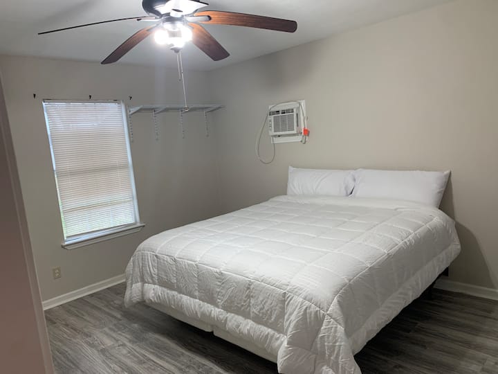 Cool 1 bed & 1bath & Kitchen Guesthouses for Rent in Baytown, Texas
