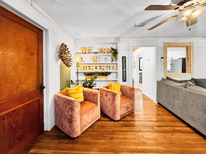 5 Min To Downtown | Private Patio W/ Grill - Pensacola, FL
