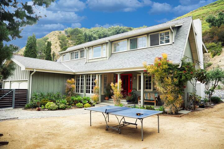 Artist Home pool+hot tub gallery image 3