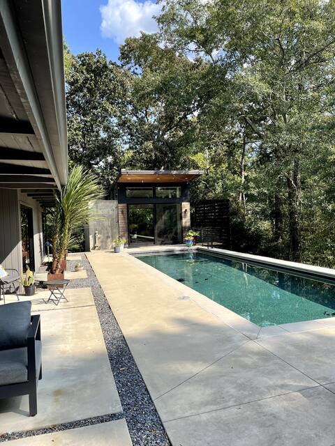 5 points walkable, sleeps 8+ , pool, luxurious