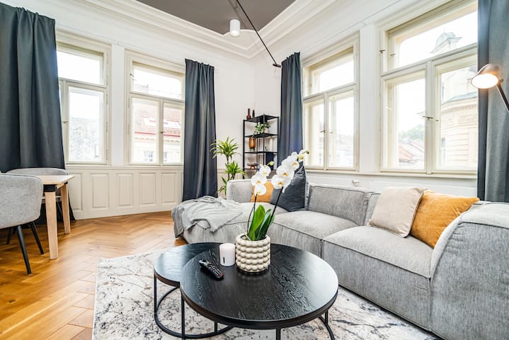 Luxurious 3bed very spacious apt in the best area gallery image 3