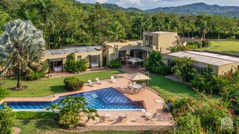 Spectacular TopSpot in Anapoima for 18 people!