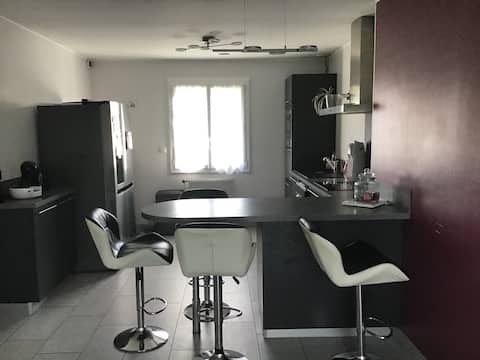 Popular Airbnb listing: Grandpuits-Bailly-Carrois House in Seine Et Marne