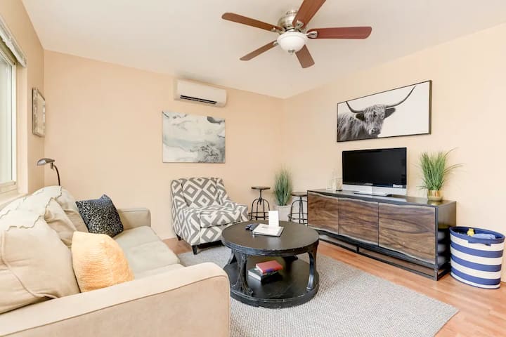 Casa Amore -2br- Ac & Free Driveway Parking - San Diego, CA