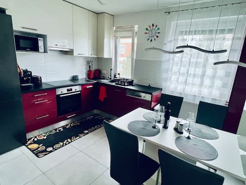 Elisa Apt., close to center, FREE local parking