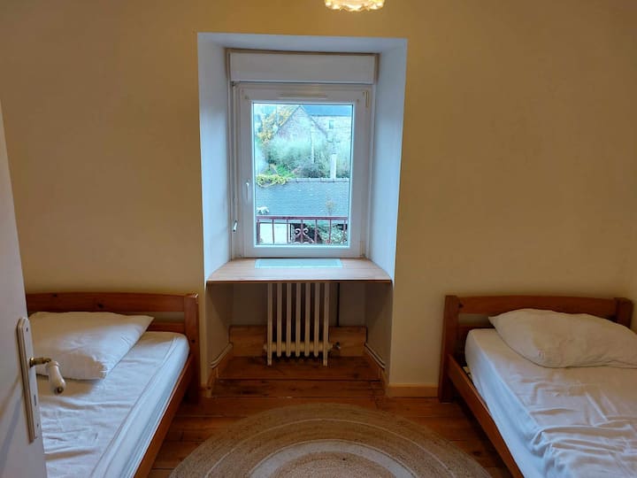 1st floor: Bedroom  #2
2 beds 1 person (0.90 x 1.90)