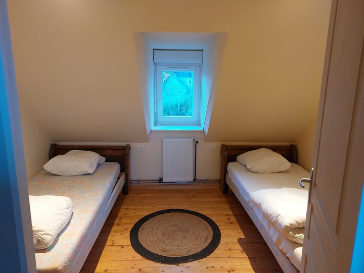 2nd floor: Bedroom #5
2 single beds (2 x 0.90)