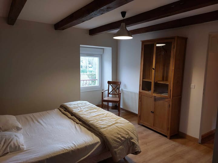 1st floor: Bedroom #1 
1 lit 160 x200  king size
and 1 trundle bed (2 beds 0.9 x 1.90)